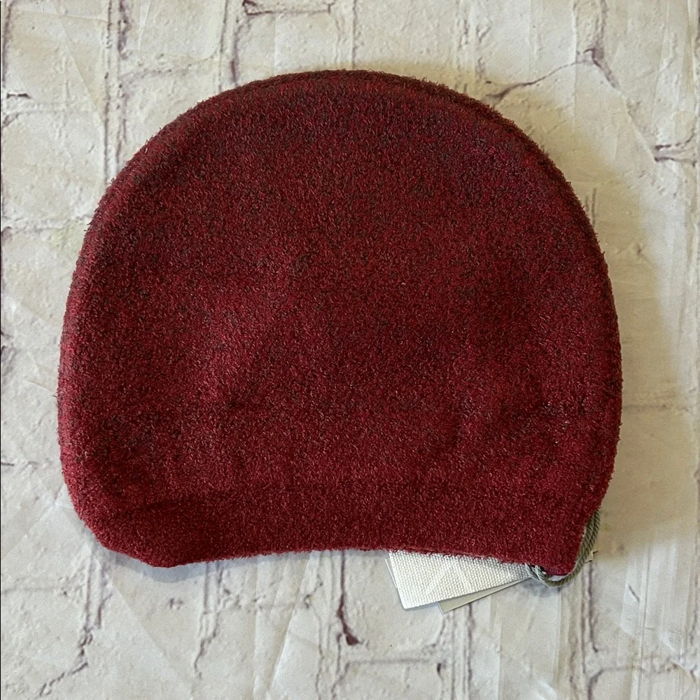 Barefoot Dreams NWT CozyChic Lite Confetti Soft Women's Beanie OS Crimson Red - Picture 5 of 5